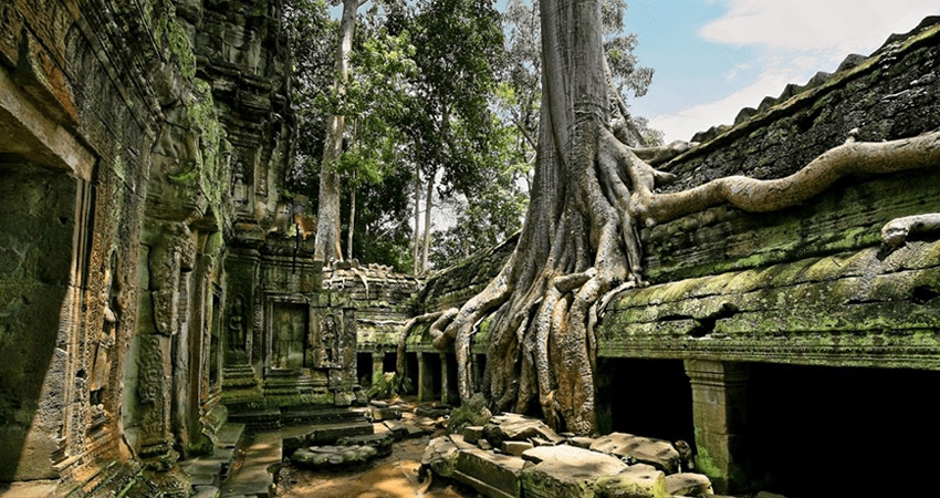 Angkor Highlights and Sunset Small Group