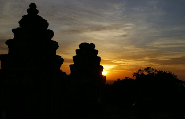 Angkor Highlights and Sunset Small Group